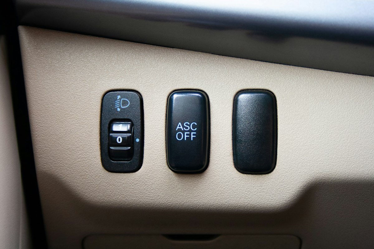 Je nieuwe auto krijgt straks weer gewone knoppen